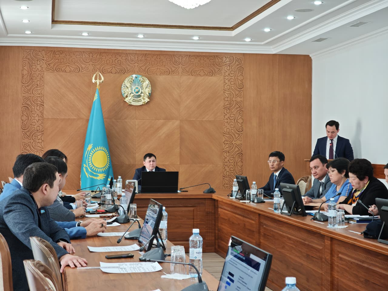 Қарағанды облыстық мәслихатының депутаттары салық түсімдері және көлеңкелі экономикаға қарсы іс-қимыл мәселелерін талқылады