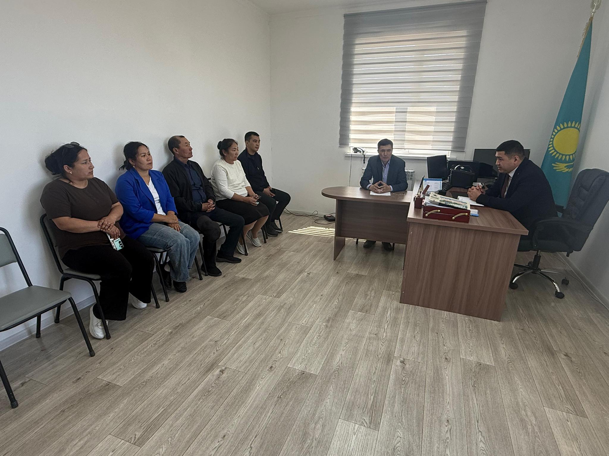 Бүгін жұмыс жоспарыма сәйкес Егіндікөл ауылдық округінде болып, мемлекеттік қызметшілермен кездестім