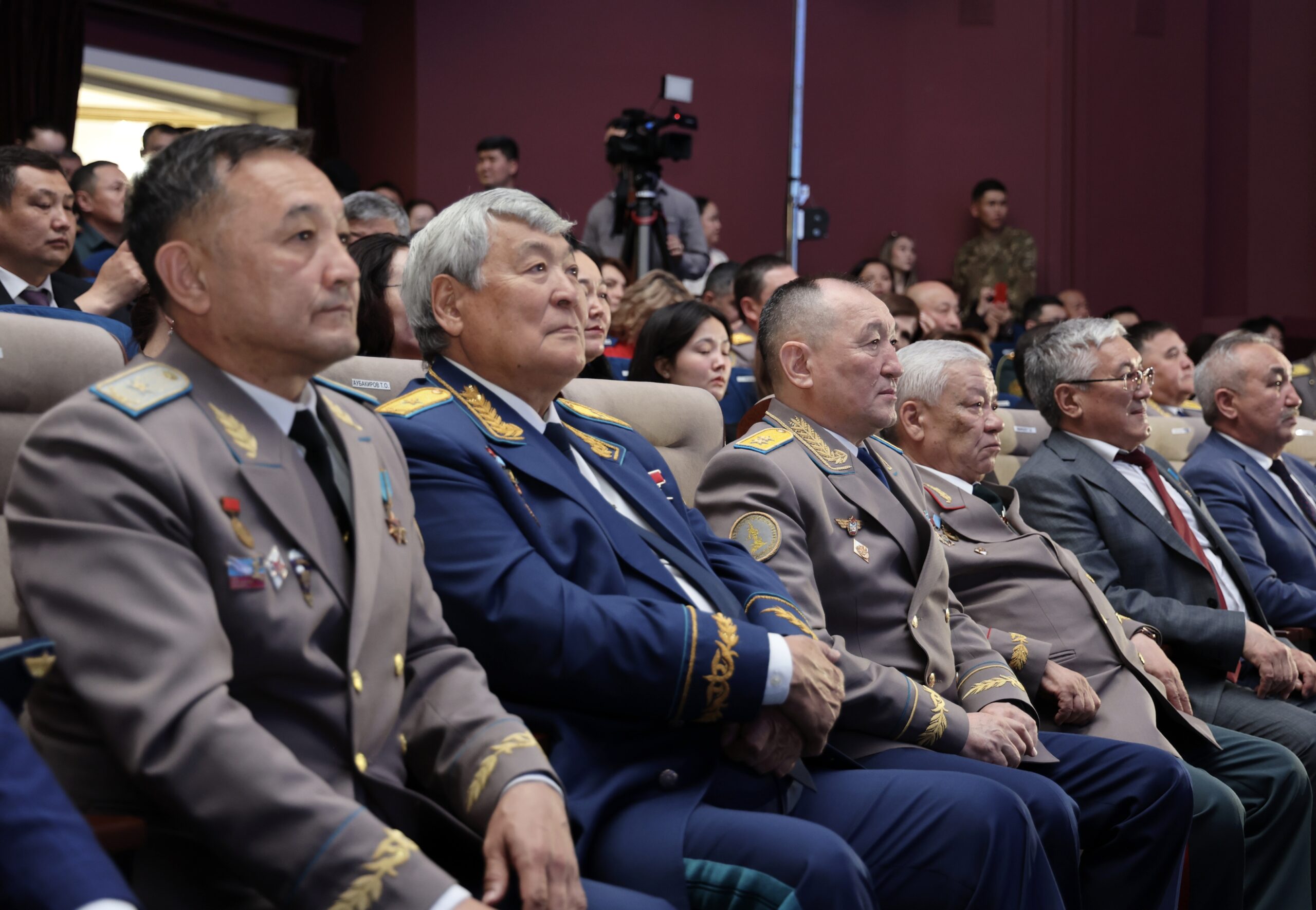 Өнердің шабыттандырар күші: Астанада Отан қорғаушы күніне арналған концерт өтті