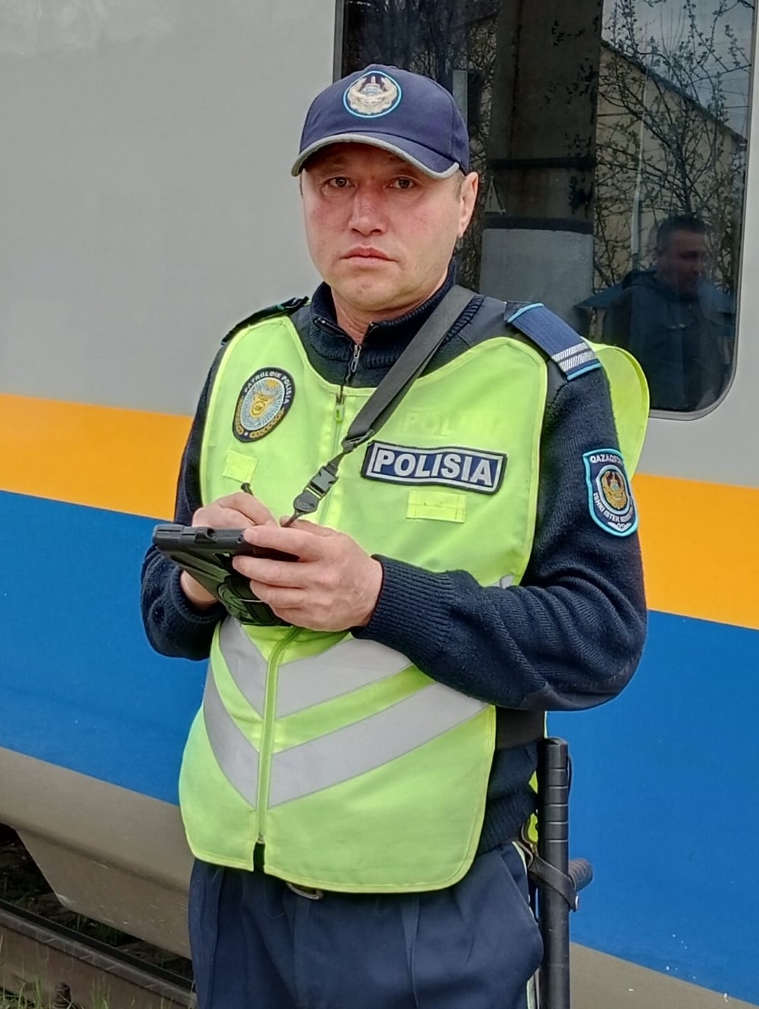 Теміржол вокзалындағы тәртіп сақшысы – кәсібіне адал маман
