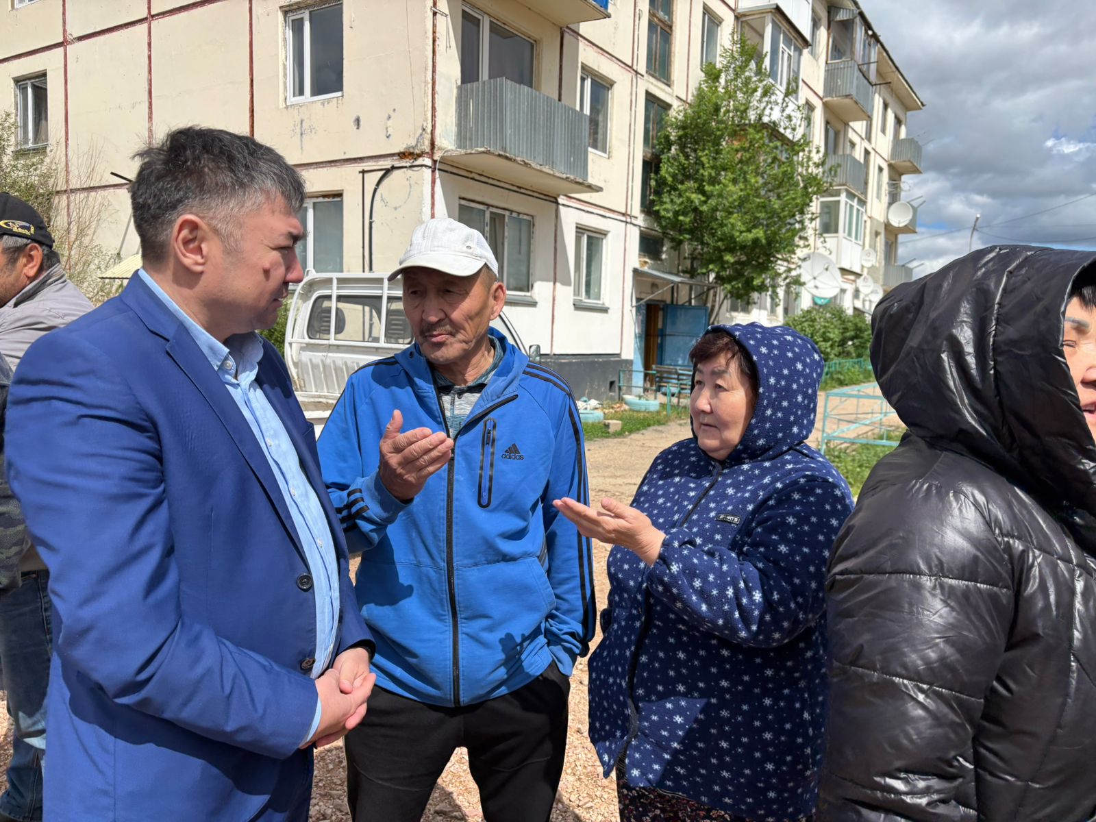 Басқару органын құру мәселесі бойынша Красный Яр тұрғындарымен кездесу