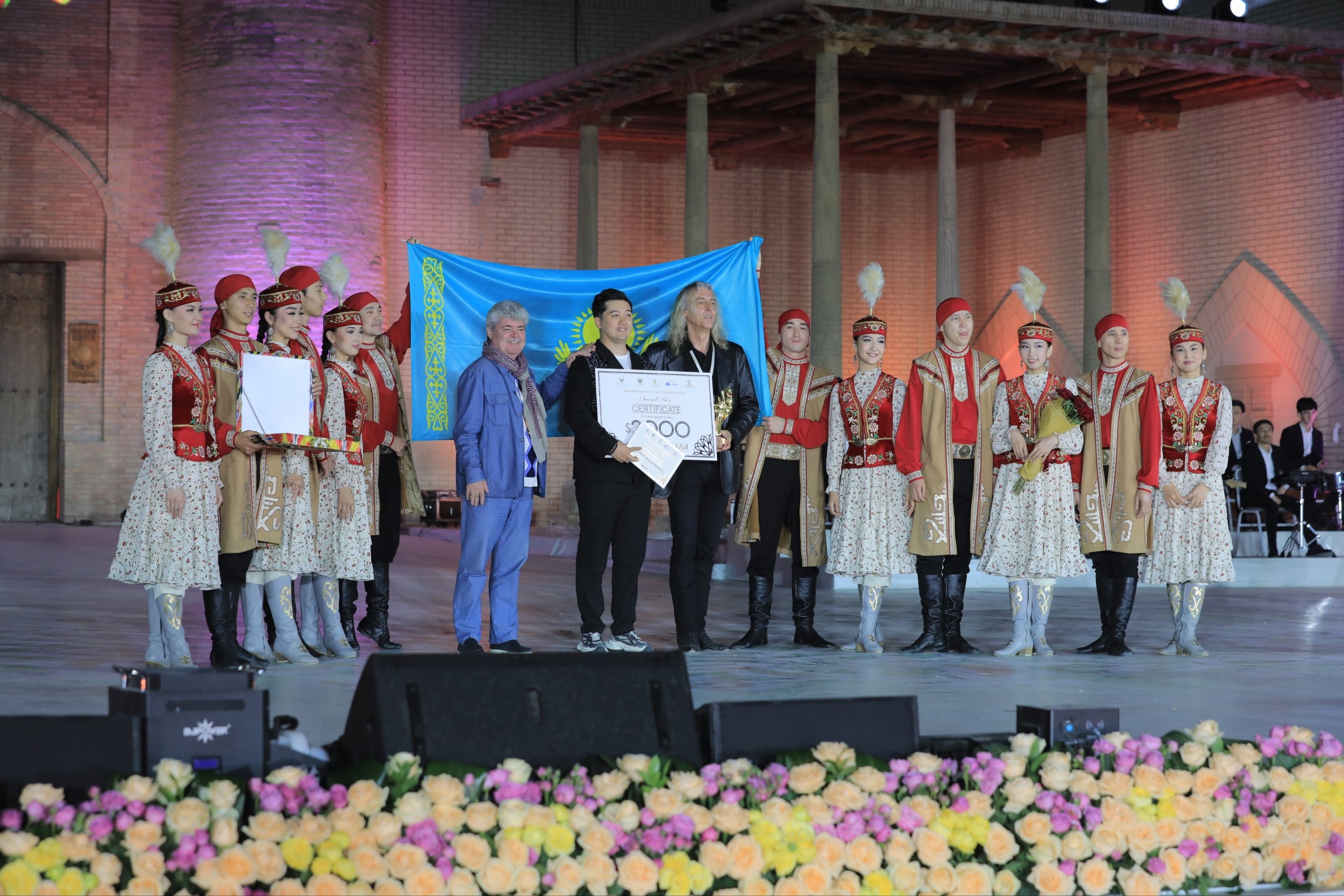 «Салтанат» мемлекеттік би ансамблі «Лазги» фестивалінде екінші орын иеленді