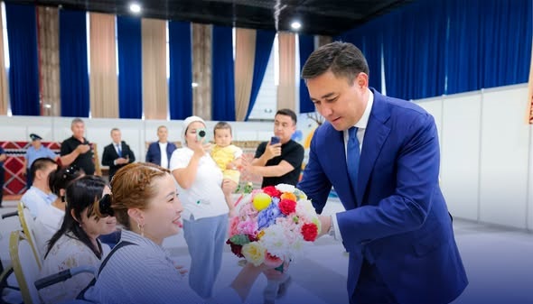 АҚЖАЙЫҚ ШАҒЫНАУДАНЫНДА 50 ОТБАСЫҒА ЖАҢА ПӘТЕРДІҢ КІЛТІ ТАБЫСТАЛДЫ