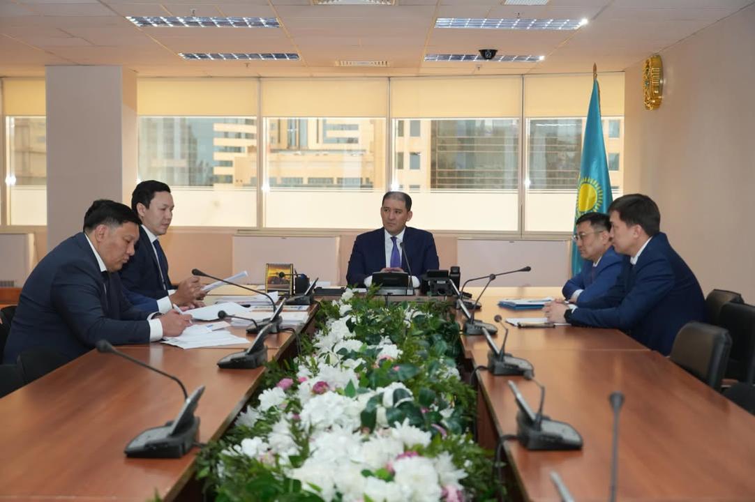 Көлік министрлігі стансаларды жаңғырту мәселесі бойынша өңірлер мен «Қазақстан темір жолы» АҚ өкілдерін тыңдады.