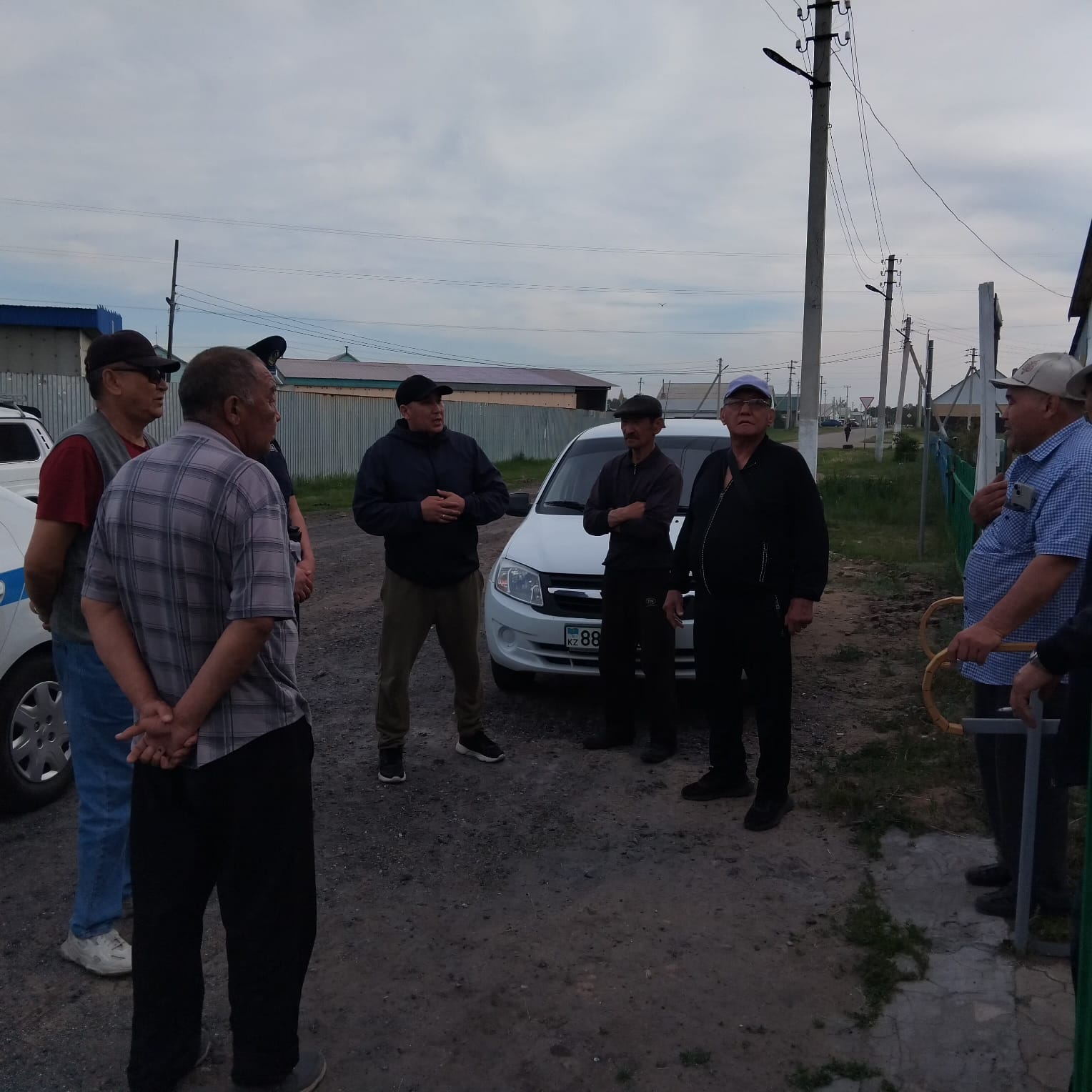 2026 жылғы 19 мамыр күні Байтерек ауылында жергілікті қауымдастықтар мен учаскелік инспекторлардың қатысуымен тұрғын үйлерге арналған өрт сөндіру өткелдерін тексеру іс-шарасы өтті.