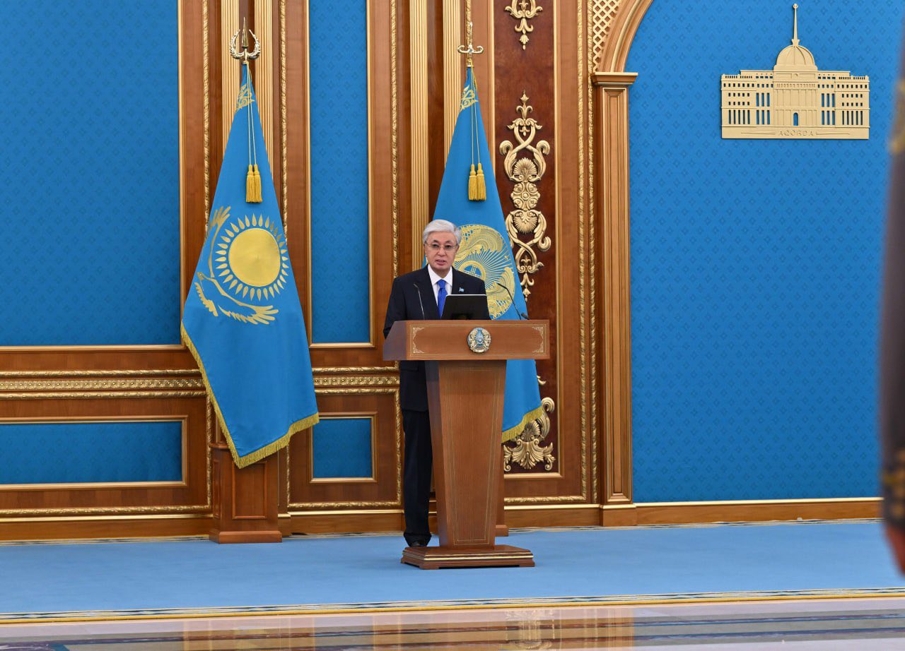 Бүгін Ақордада Отан қорғаушы күніне орай мерекелік іс-шара өтті. Президент мемлекеттік марапат және әскери шен тапсыру рәсімінде сөз сөйледі
