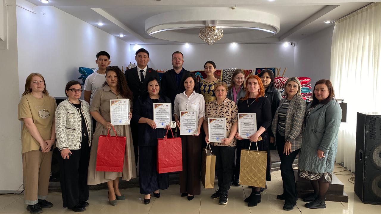 Өткен жексенбіде Қазақстан ең шуақты мереке — Аналар күнін атап өтті. Ал бүгін, 12 мамырда, аудандық Мәдениет үйінде бізге өмір мен шексіз махаббат сыйлаған жандарға арналған мерекелік кеш өтті.