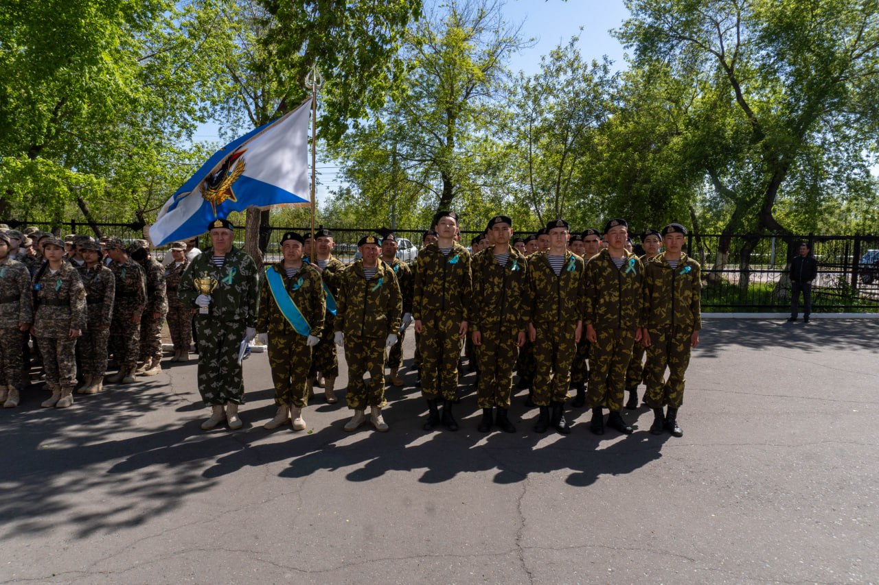 Сап түзеген сарбаздар, рухты ән: Павлодарда облыстық «Сап және ән» байқауы өтті