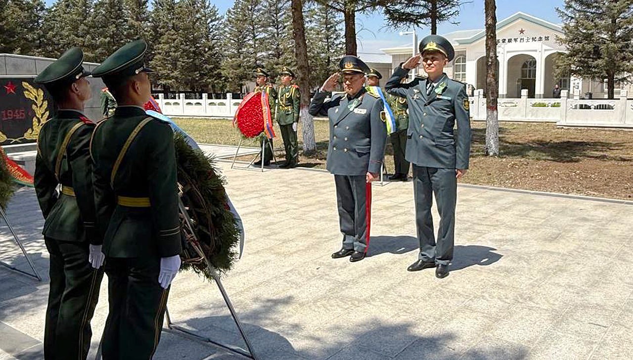 Әскери дипломаттар Қытайда қаза тапқан қазақстандық жауынгерлердің рухына тағзым етті