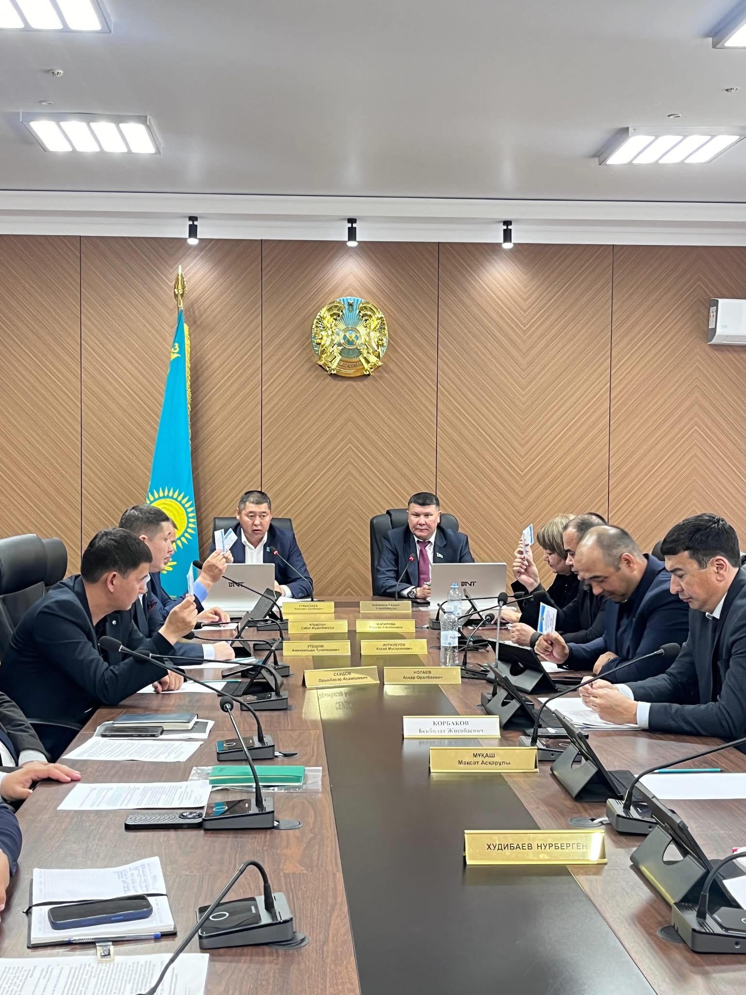 Жаңаөзен қалалық мәслихатының кезектен тыс сессиясы өтті