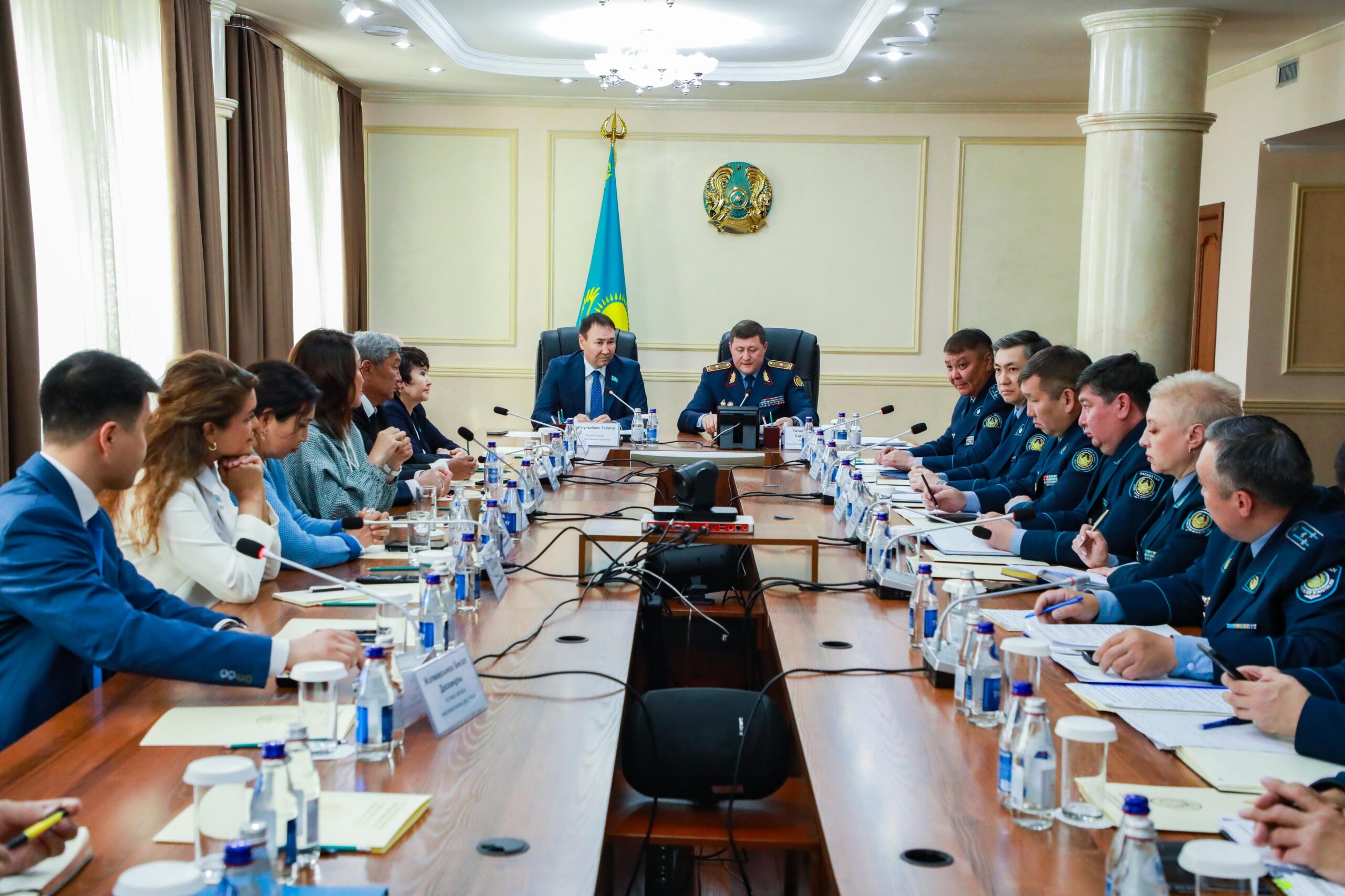 Қауіпсіздік жолындағы бірлескен жұмыс: Астанада полиция мен депутаттар негізгі бағыттарды талқылады