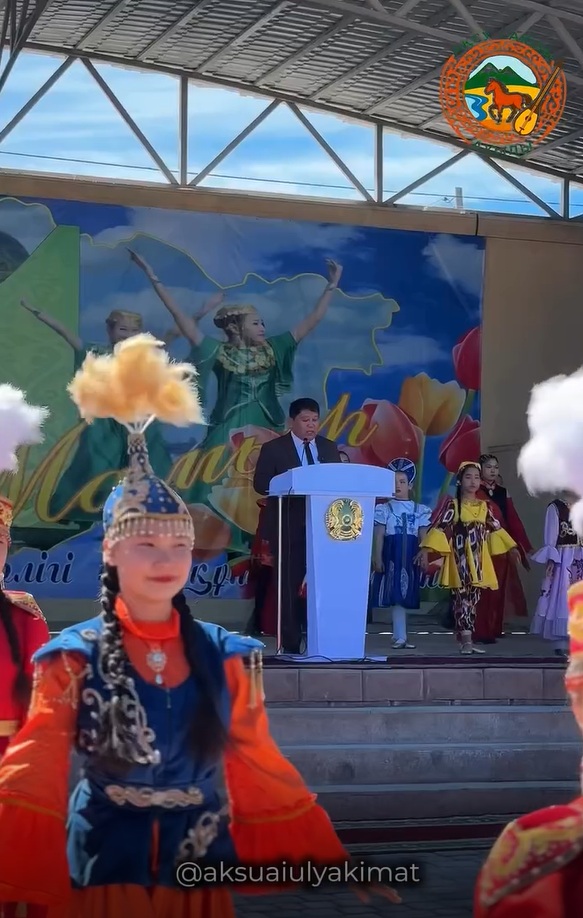 Шет ауданының Ақсу-Аюлы ауылындағы аудандық мәдениет үйінің алаңында 1 мамыр – Қазақстан халқының бірлігі күні атап өтілді