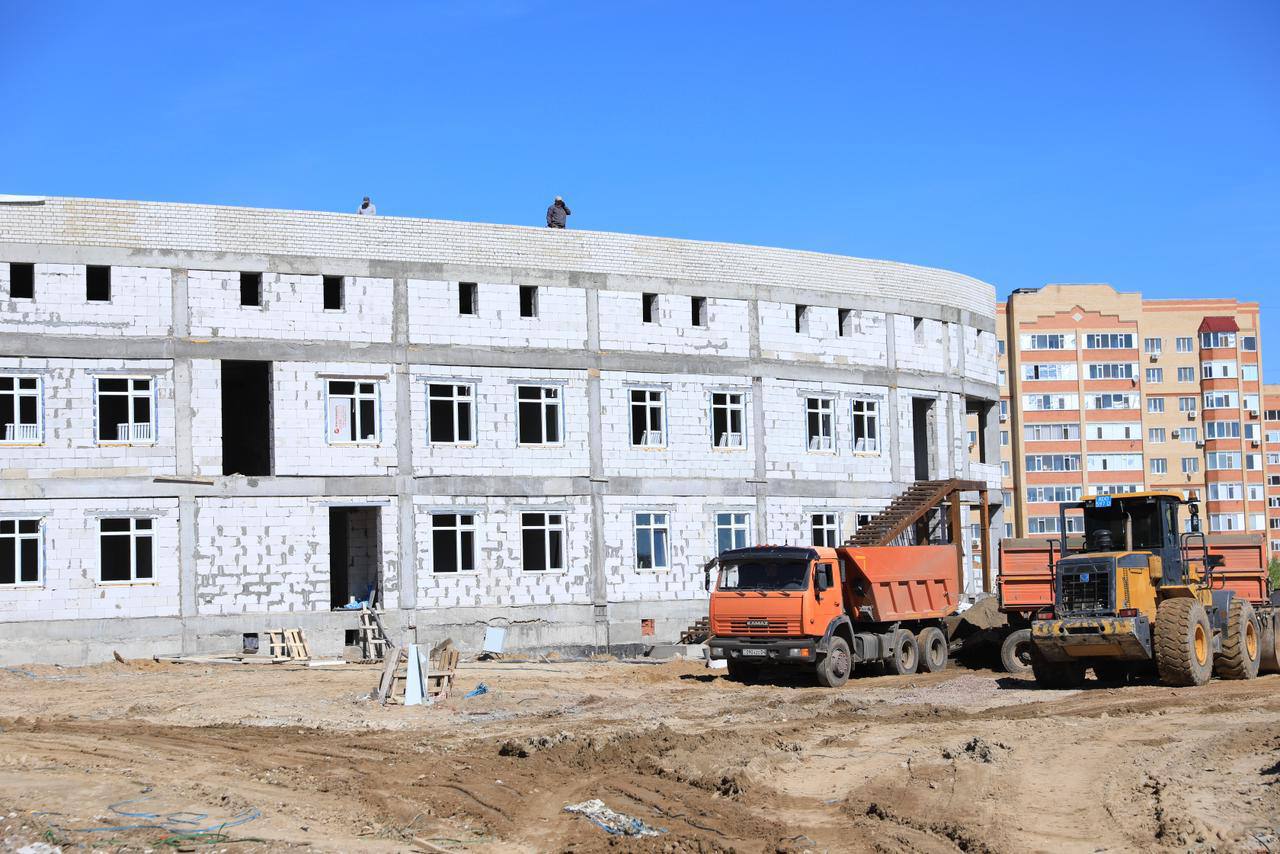 🏗️ Ақтөбеде ерекше қажеттілігі бар балаларға арналған заманауи балабақша құрылысы жалғасуда