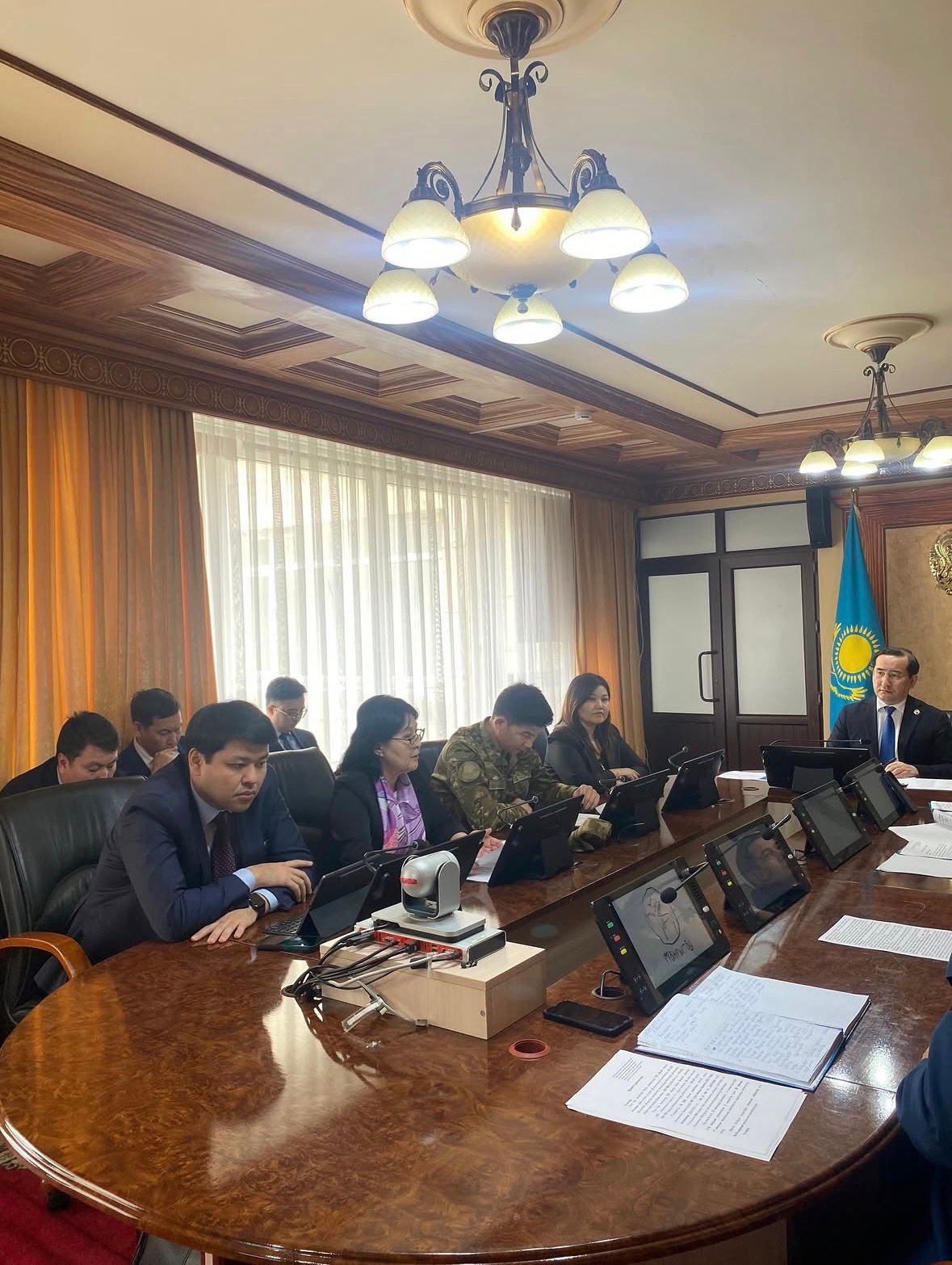 2026 жылғы 30 ақпанда Маңғыстау облысы әкімінің орынбасары А. Өрісбаевтың төрағалығымен облыс әкімдігі жанындағы ведомствоаралық штабтың отырысы өтті. Отырыстың күн тәртібінде білім беру ұйымдарында және балалардың сауықтыру лагерлерінде қауіпсіз әрі сапалы ыстық тамақты ұйымдастыру мәселелері қаралды.