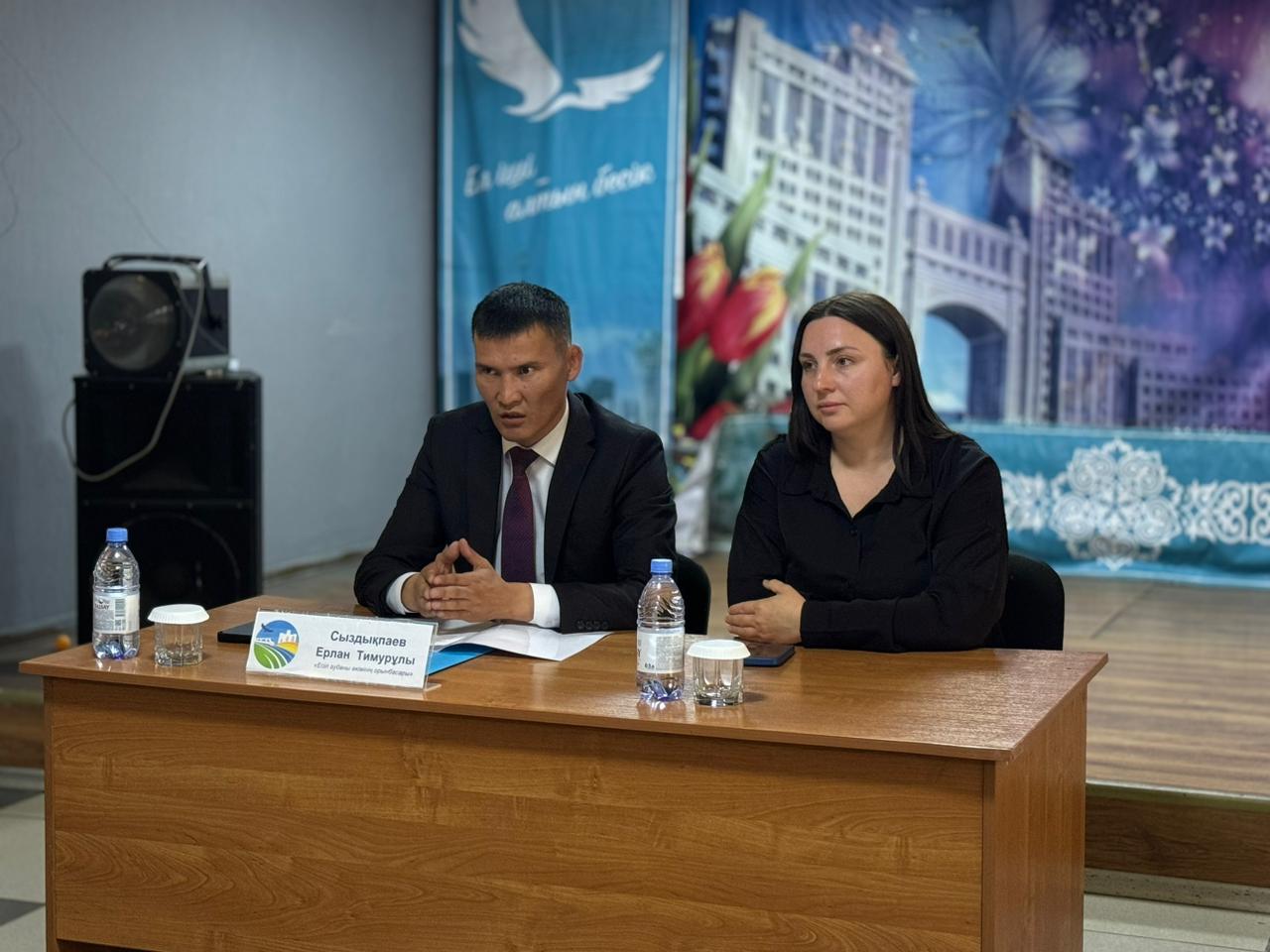 Знаменка ауылында халықпен тұрақты кездесу