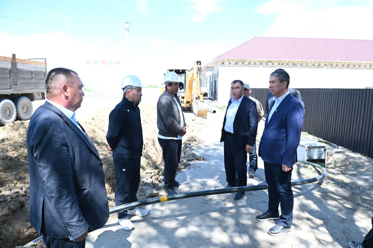 АУДАН ӘКІМІ ЕЛДІ МЕКЕНДЕРГЕ ОРАМІШІЛІК ГАЗ ЖЕЛІЛЕРІН ЖҮРГІЗУ
