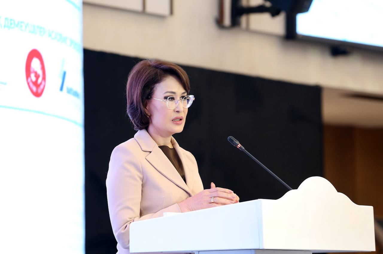 АЛМАТЫДА ХАЛЫҚАРАЛЫҚ КОНФЕРЕНЦИЯ ШЕҢБЕРІНДЕ БАЛАЛАРҒА БІРЕГЕЙ НЕЙРОХИРУРГИЯЛЫҚ ОПЕРАЦИЯЛАР ЖАСАЛУДА