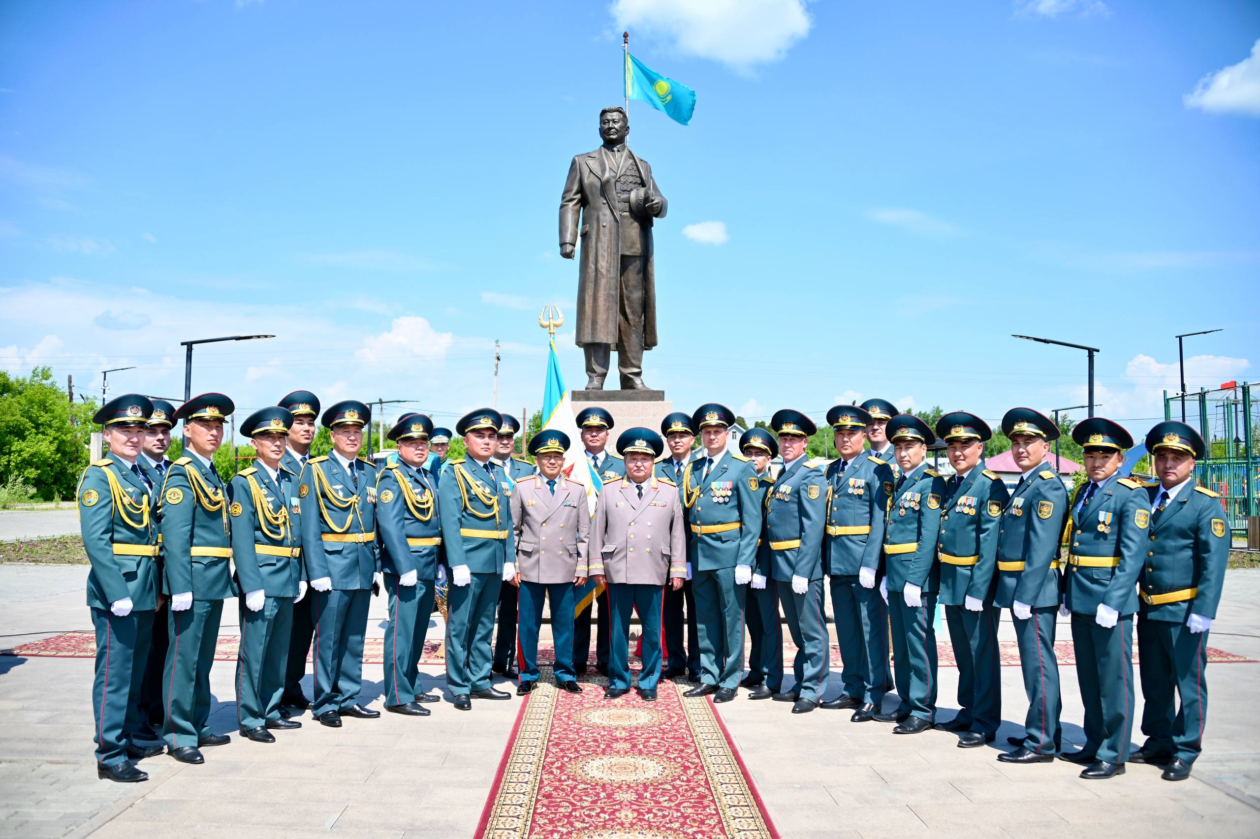 Қазақстандық әскери қызметшілер тұңғыш қорғаныс министрін еске алды