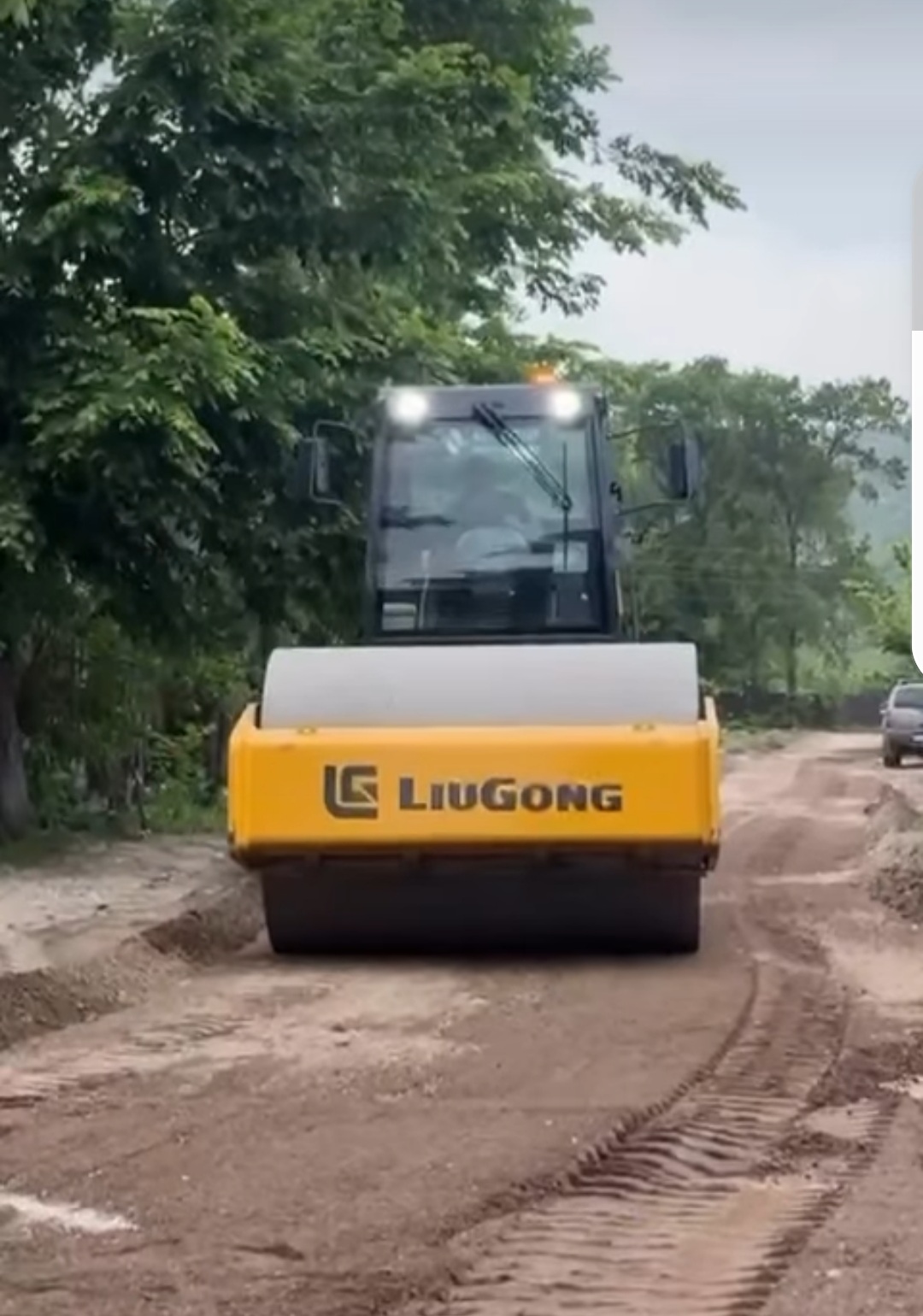 Жол негізін жөндеу жұмыстары жүргізілуде.