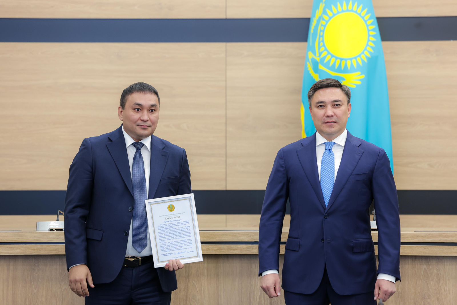Қазақстан Республикасы Премьер-Министрінің Алғыс хаты – бұл тек марапат қана емес, атқарылған жұмыстың лайықты бағасы және алдағы міндеттерге көрсетілген сенімнің белгісі. Осындай жоғары бағалауға ие болғаныма ризашылығымды білдіремін. Алдағы уақытта да ел игілігі үшін аянбай еңбек етіп, өз үлесімді қоса беремін.