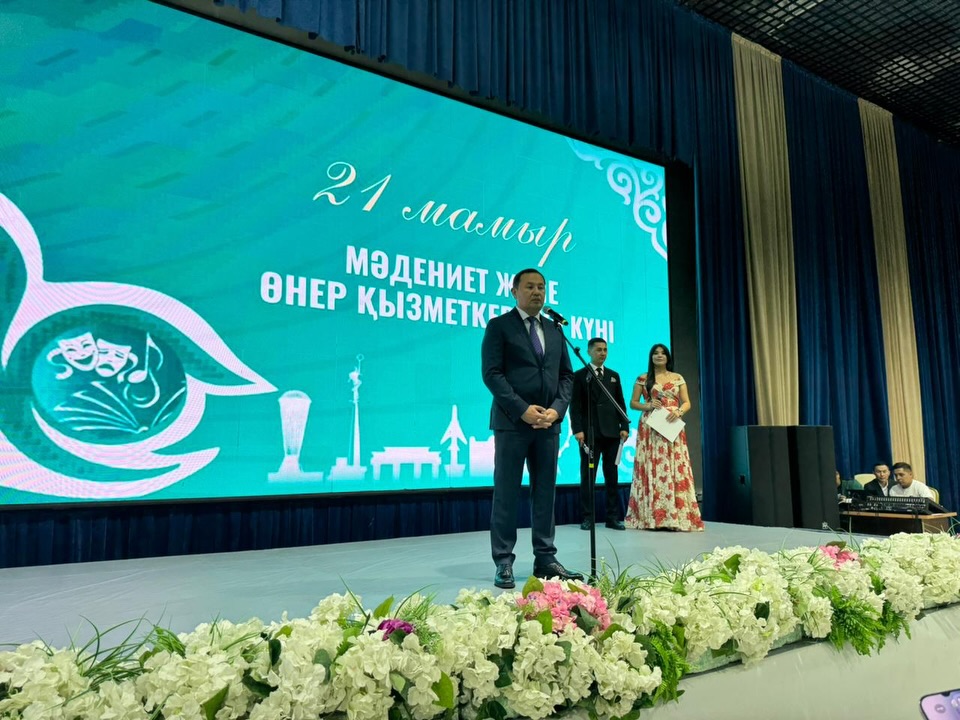 МӘДЕНИЕТ ЖӘНЕ ӨНЕР САЛАСЫ ҚЫЗМЕТЕРЛЕРІНЕ ҚҰРМЕТ КӨРСЕТІЛДІ