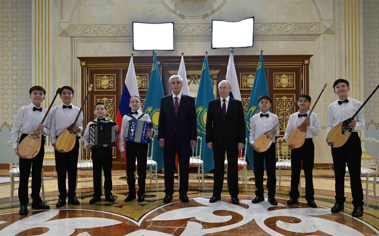Президент Қасым-Жомарт Тоқаев мәртебелі мейманды елорда әуежайында қарсы алды  
