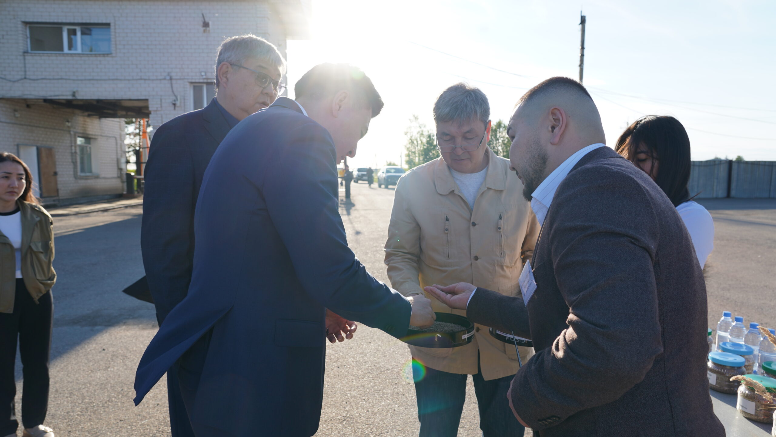 КӨКШЕТАУ ӘКІМІ СТАНЦИОННЫЙ КЕНТІНІҢ ДАМУ БАРЫСЫМЕН ТАНЫСТЫ