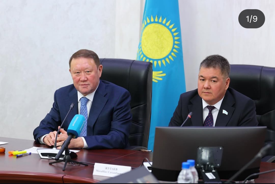 2026 жылғы 29 мамырда Қостанай облыстық мәслихаты төрағасының өкілеттігін уақытша жүзеге асырушы Махаббат Сағынбайұлы Жутаевтың төрағалығымен Қостанай облыстық мәслихаты VIII шақырылымының кезектен тыс сессиясы өтті.