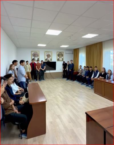 Студенттермен кездесу