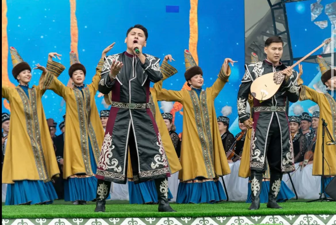 Қарағандыдағы Ұлттық домбыра күні-ұлттық құндылықтар мен Ұрпақтар бірлігі мерекесі