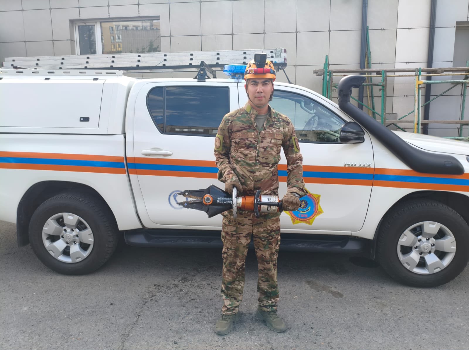 Құтқарушылар қарт адамға көмекке келді