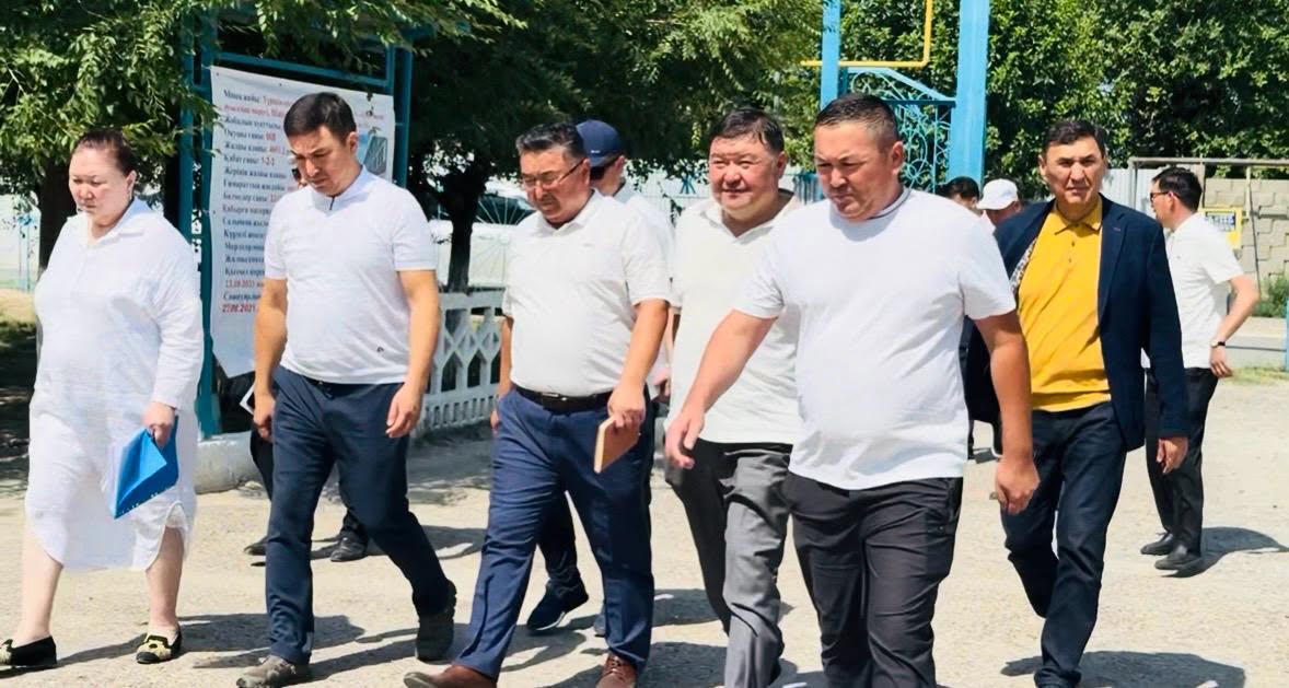 ТҮРКІСТАН ОБЛЫСЫ ӘКІМІНІҢ ОРЫНБАСАРЫ ЕРКЕБҰЛАН ДАУЫЛБАЕВ ШАРДАРА АУДАНЫНДАҒЫ ҚҰРЫЛЫС НЫСАНДАРЫНЫҢ ЖҰМЫС БАРЫСЫМЕН ТАНЫСТЫ.