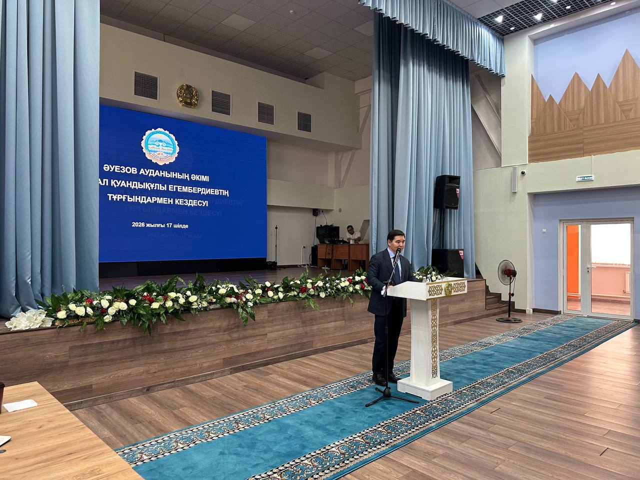 Әуезов ауданының әкімі тұрғындармен кездесу өткізді
