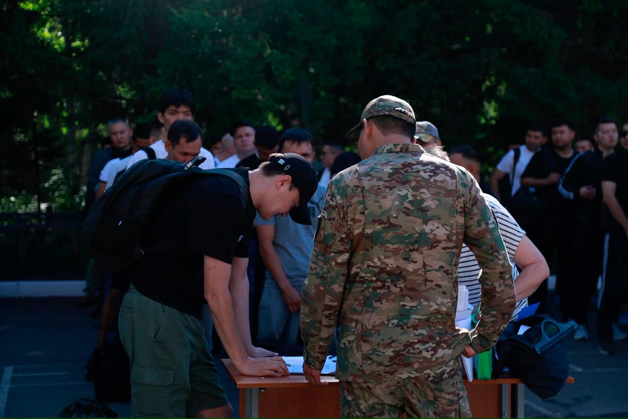 Астанада 100-ден астам запастағы әскери міндетті оқу-жаттығуға аттанды