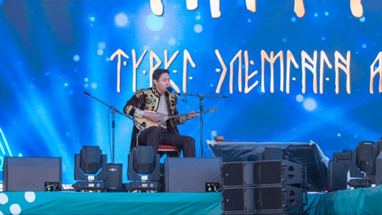 Республикалық ақындар айтысында өскемендік Серік Қуанған жеңімпаз атанды