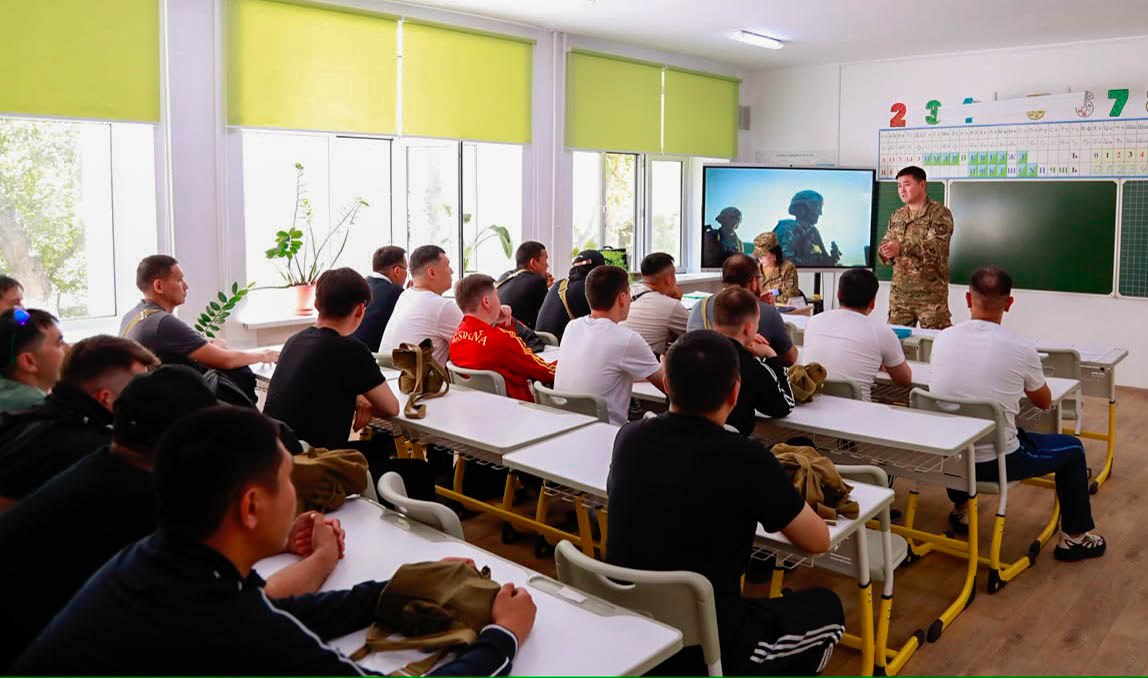 Дәрігерден кәсіпкерге дейін: Астанада 100-ден астам әскери міндетті азамат оқу-жаттығу жиынынан өтіп жатыр