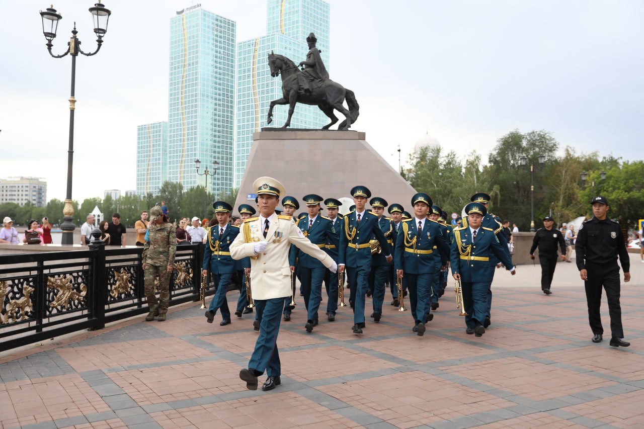 Қорғаныс министрлігінің Орталық әскери оркестрі Есіл жағалауын әуенге бөледі