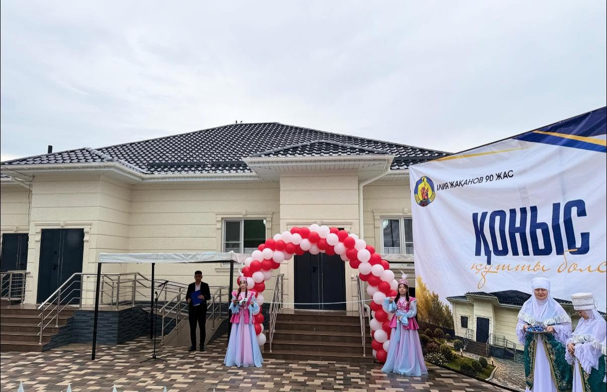 ӨНЕР ҚАЙРАТКЕРІНЕ ЖАҢА ҮЙДІҢ КІЛТІ ТАПСЫРЫЛДЫ