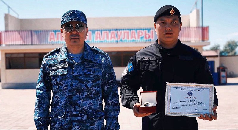 Абай облысы Полиция департаментінің бастығы Алакөл жағалауында жеке құрамның саптық байқауын өткізді