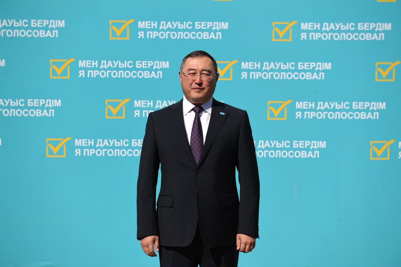 Алматы облысының әкімі Марат Сұлтанғазиев Құрылтай депутаттарын сайлауда дауыс берді