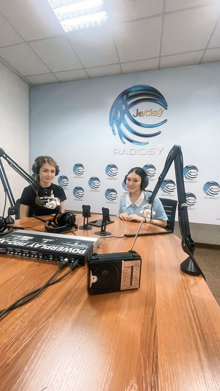Радио эфирінде сұхбат