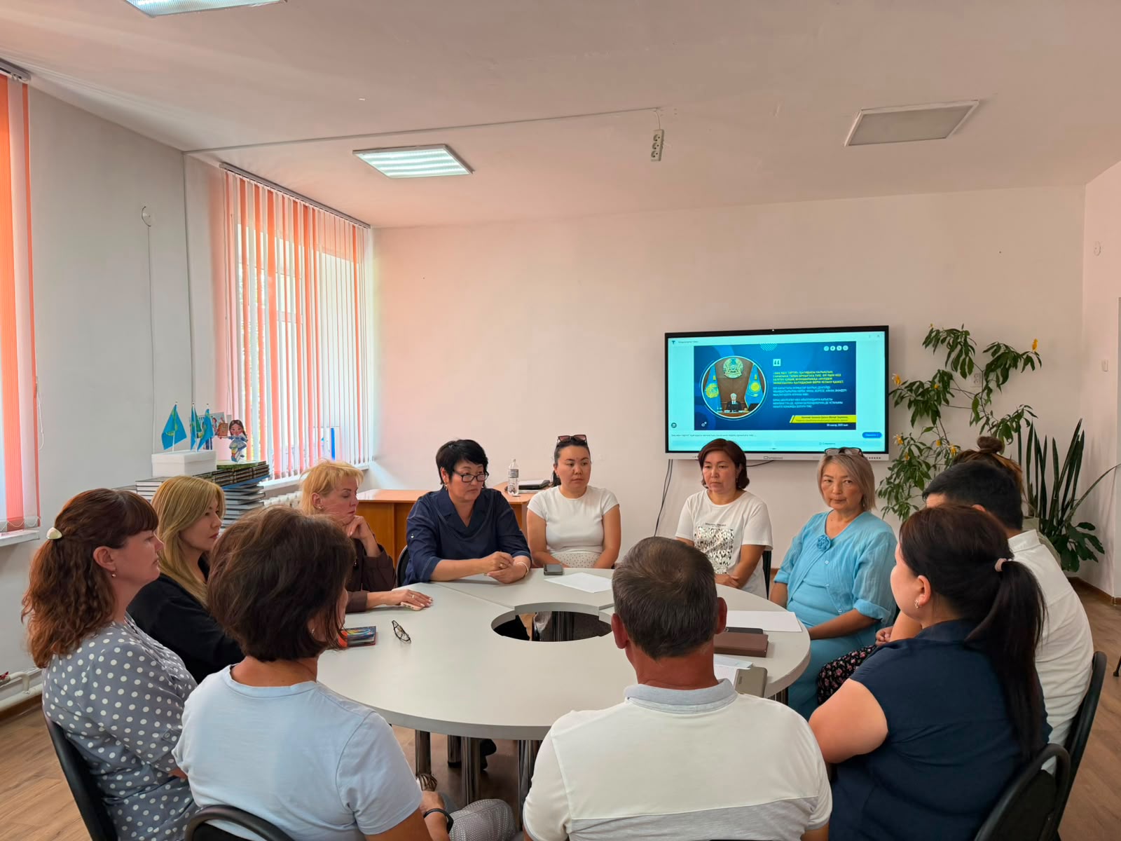 «Заң және тәртіп: тұрақты болашаққа жол» тақырыбында бюджеттік ұйым қызметкерлерінің қатысуымен дөңгелек үстел өтті
