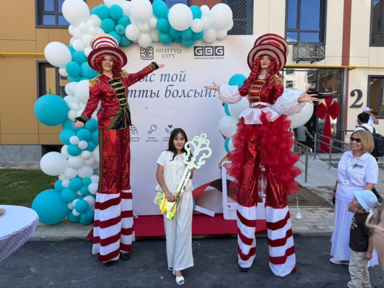 ШЫМКЕНТТЕ ЖҮЗГЕ ЖУЫҚ ОТБАСЫ ЖАҢА ПӘТЕРГЕ ҚОЛ ЖЕТКІЗДІ