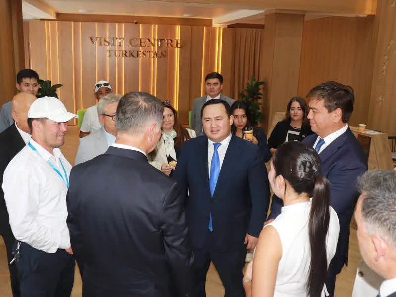 ИЗМИР МЭРІ ТҮРКІСТАНҒА КЕЛІП, ҚАЛАНЫҢ ТАРИХИ-РУХАНИ МҰРАСЫМЕН ТАНЫСТЫ
