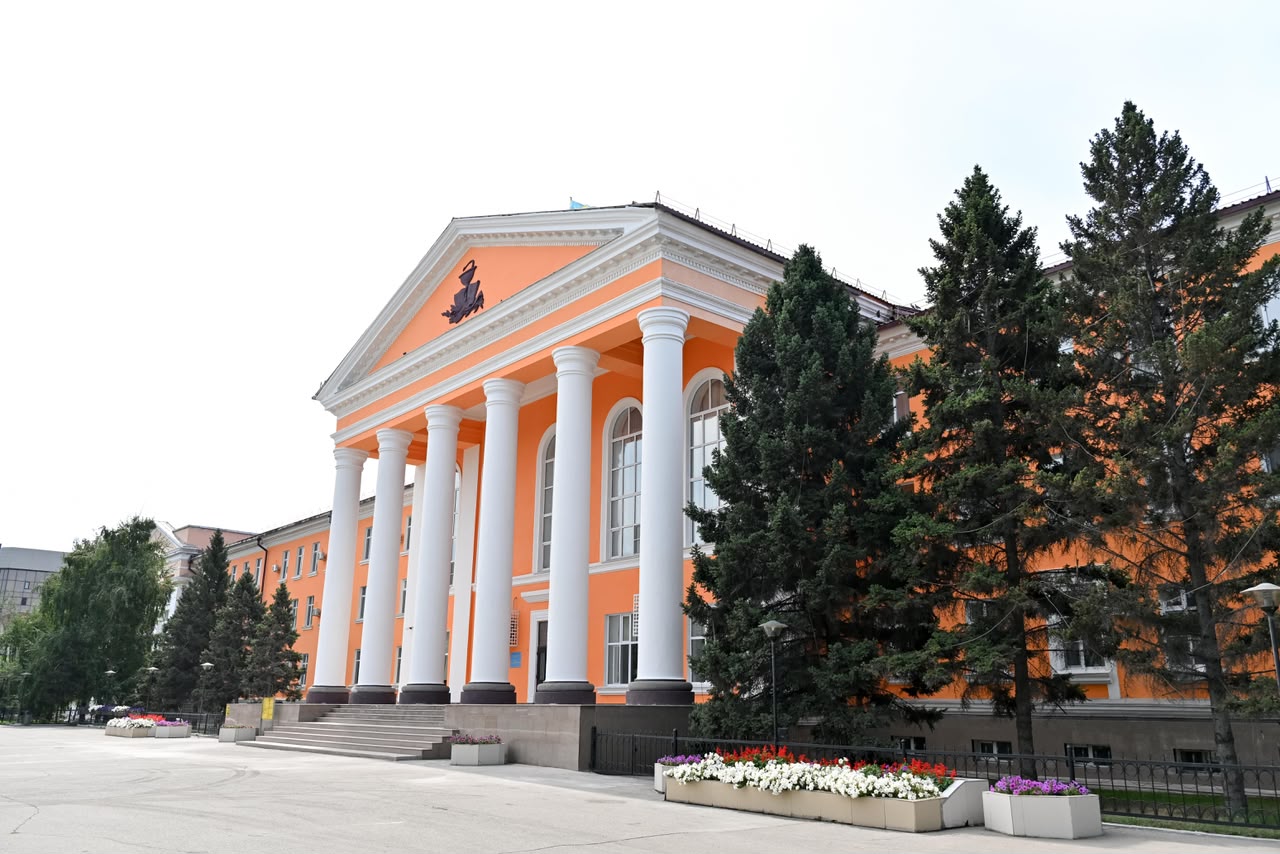 Облыс әкімі Құрылтай депутаттарының сайлауында дауыс берді