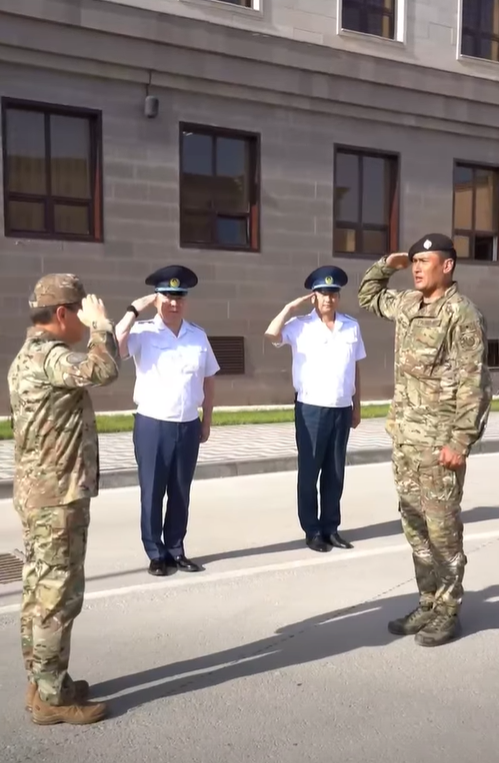 Өңірдің бас полицейі қызметте үздік нәтиже көрсеткен полицейлерді марапаттады