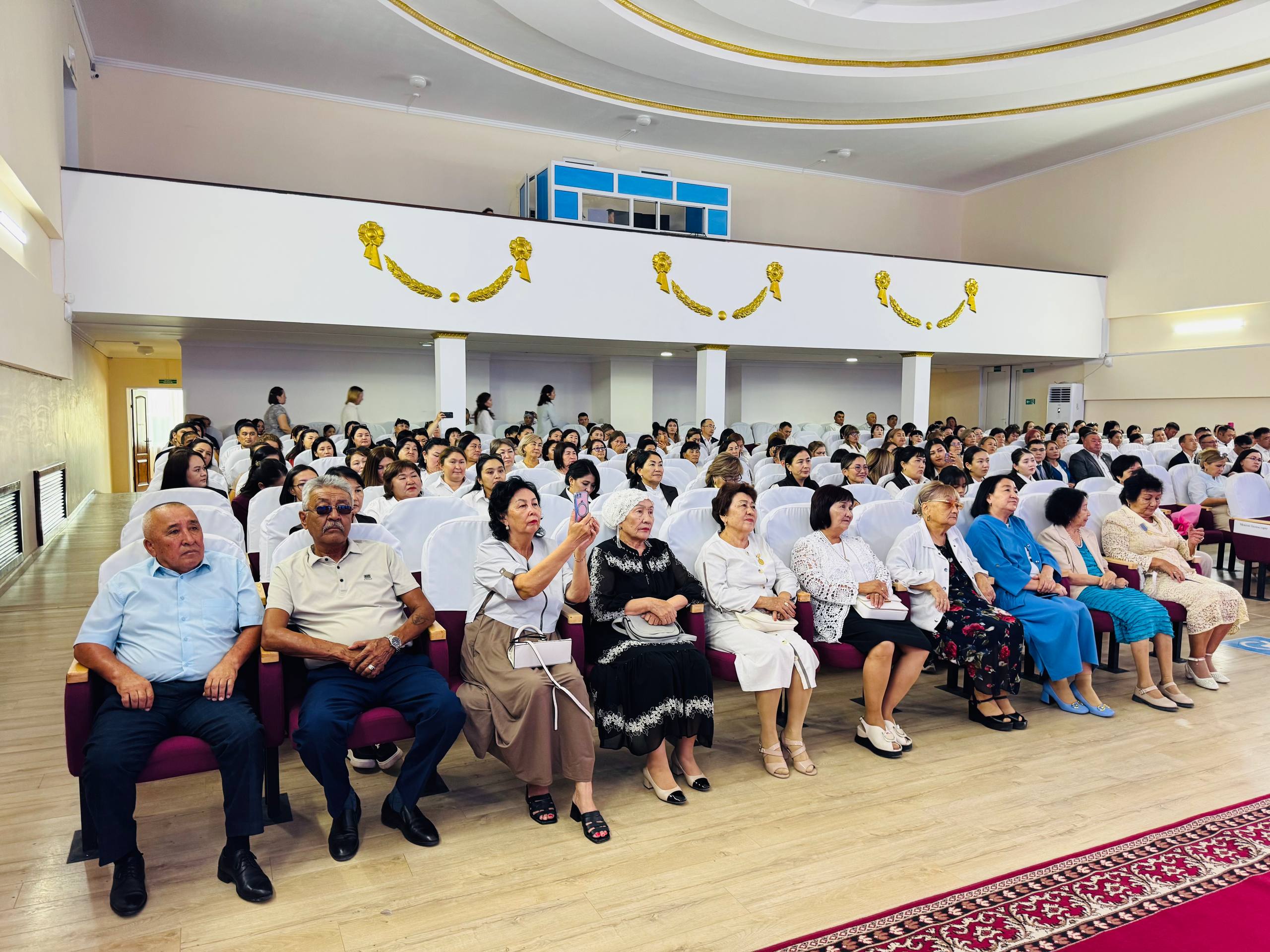 АБАЙ АУДАНЫНДА ДӘСТҮРЛІ ТАМЫЗ КОНФЕРЕНЦИЯСЫ ӨТТІ