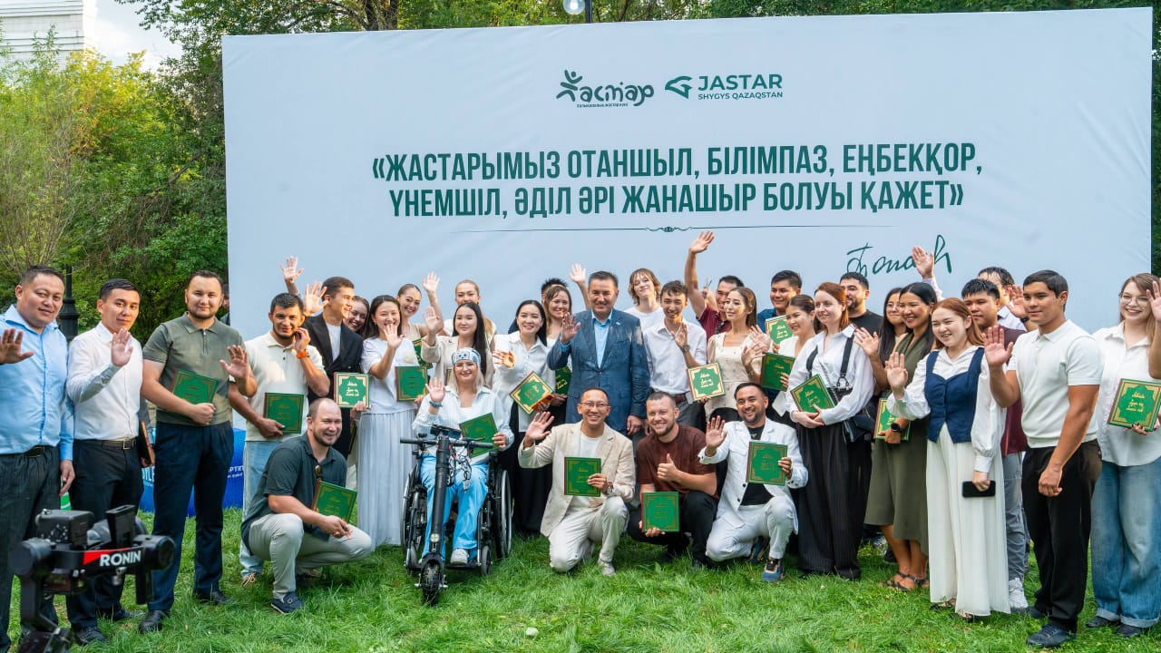 Өскемен саябағында ШҚО әкімі жастарды Халықаралық жастар күнімен құттықтады