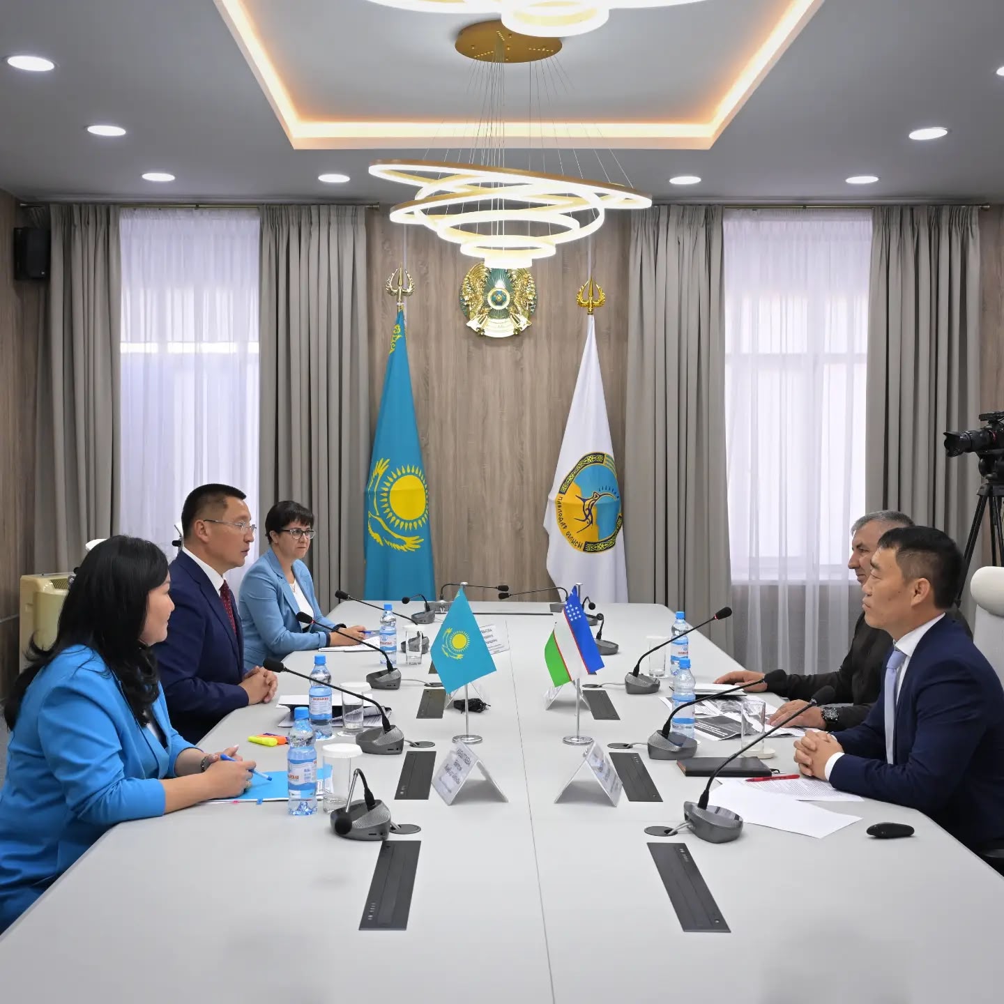 Асайын Байханов өзбекстандық Kaoling Torg компаниясының басшылығымен кездесті. Тараптар Жамантұз кен орнынан көмір өндіру және оны терең өңдеу арқылы гуминді тыңайтқыштар өндіру жобасын іске асыру мәселелерін талқылады.