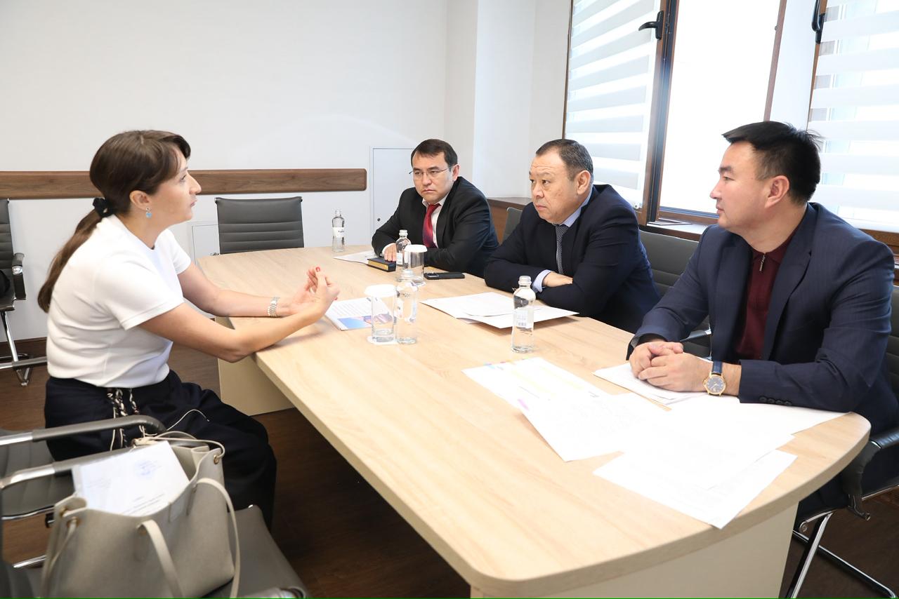 Алматы әкімінің орынбасары Абзал Нүкенов азаматтарды жеке мәселесі бойынша қабылдады